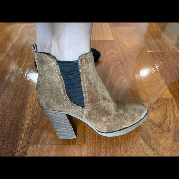 Heeled short boots - Picture 5 of 6